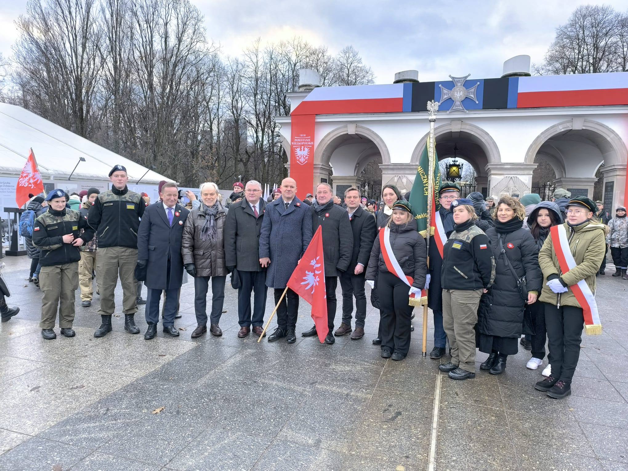 Delegacja samorządowców na obchodach w Warszawie.